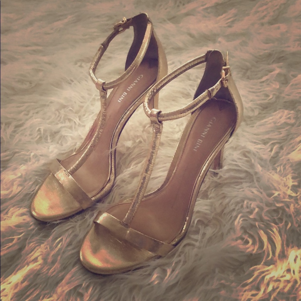 Gianni Bini size 8.5M Gold Heels